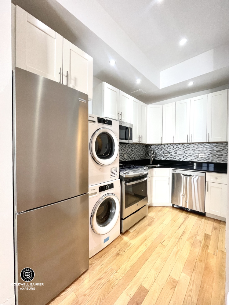 #5 photo, 16 E 58TH Street, Midtown East , NY 10022