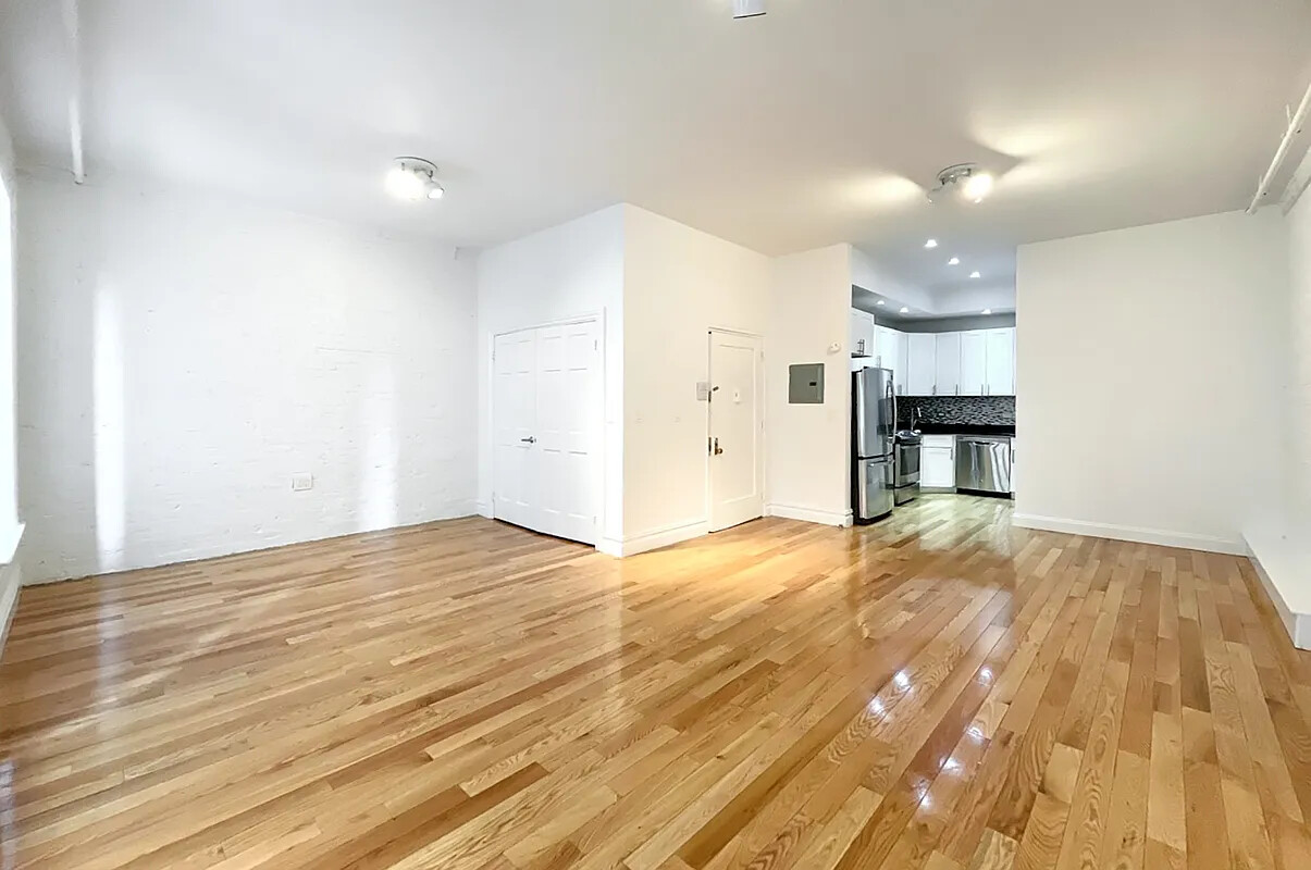 #6 photo, 16 E 58TH Street, Midtown East , NY 10022