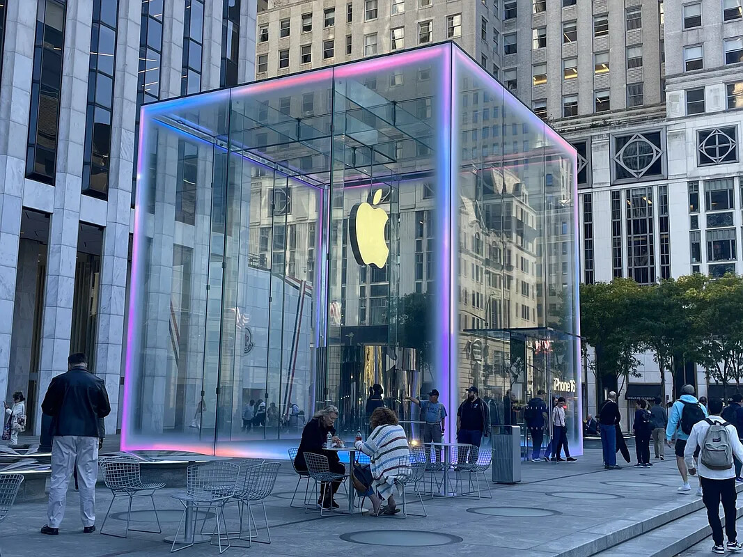 #9 photo, 16 E 58TH Street, Midtown East , NY 10022