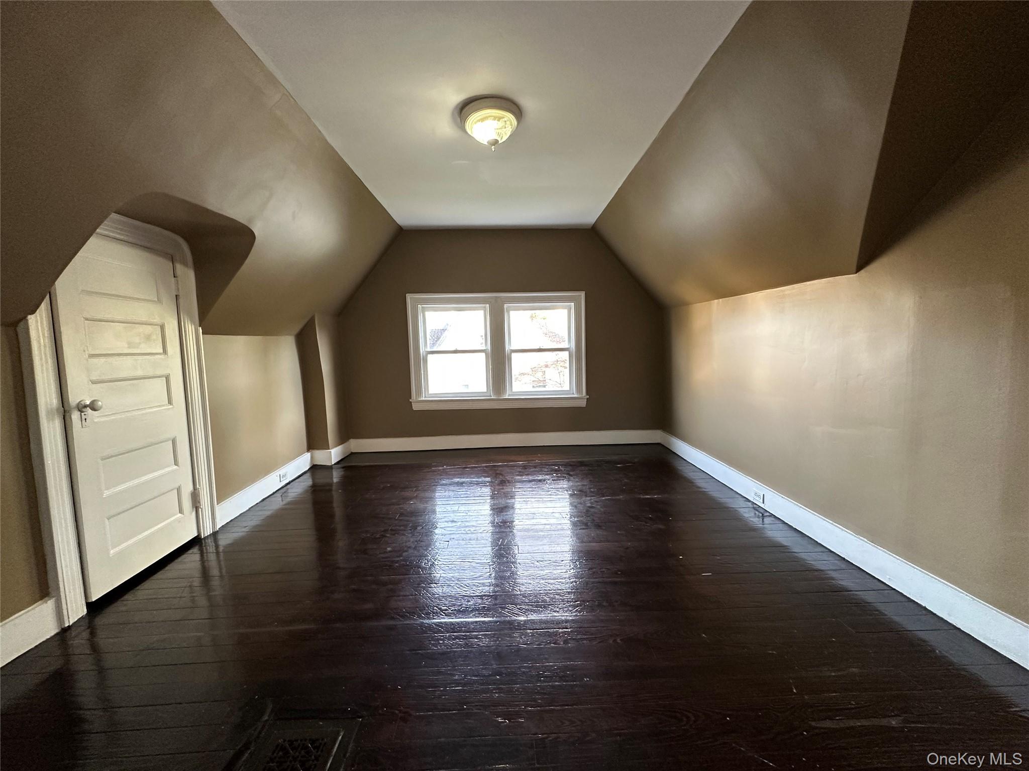 #15 photo, 8 The Serpentine, New Rochelle , NY 10801