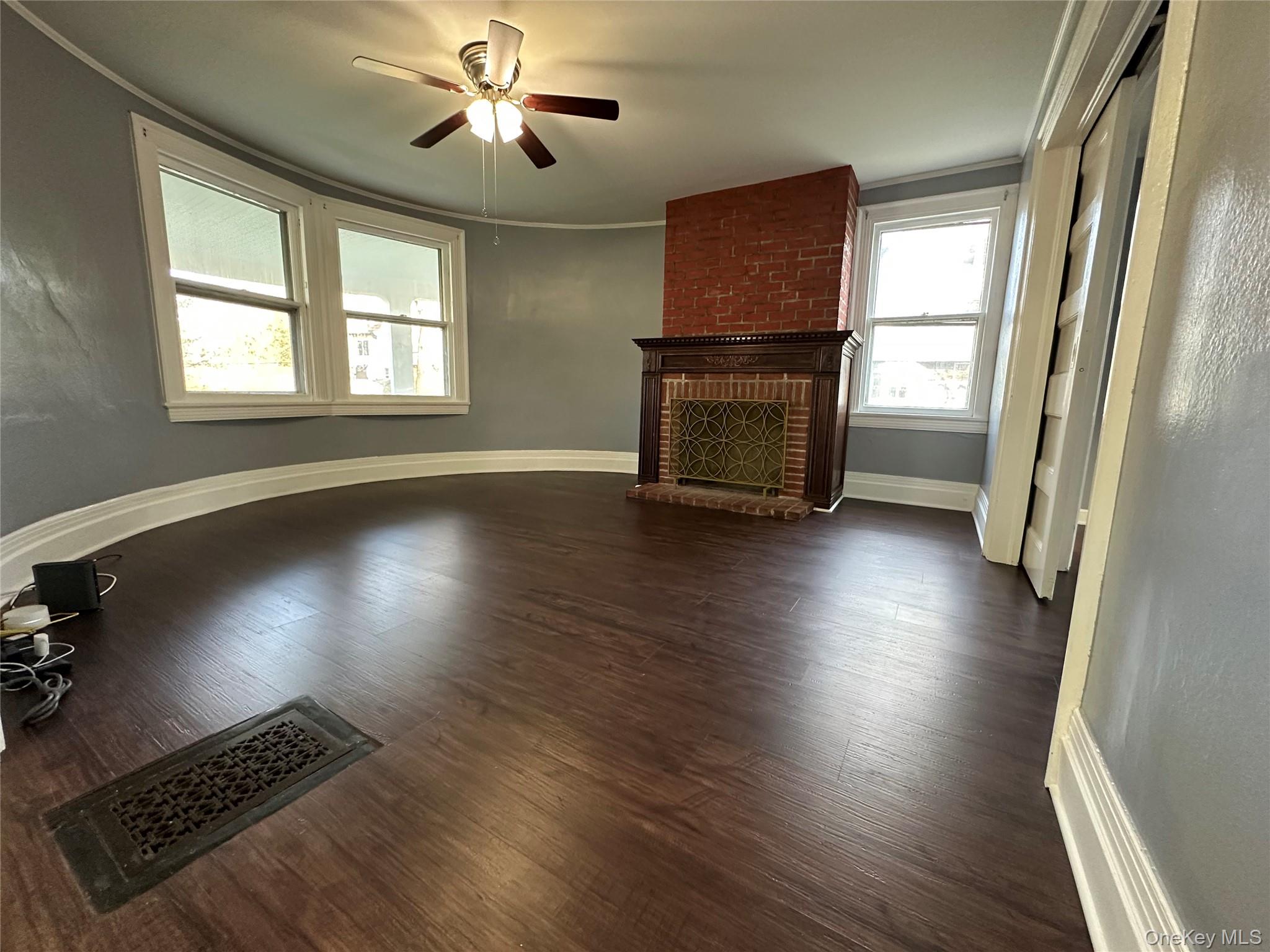 #3 photo, 8 The Serpentine, New Rochelle , NY 10801