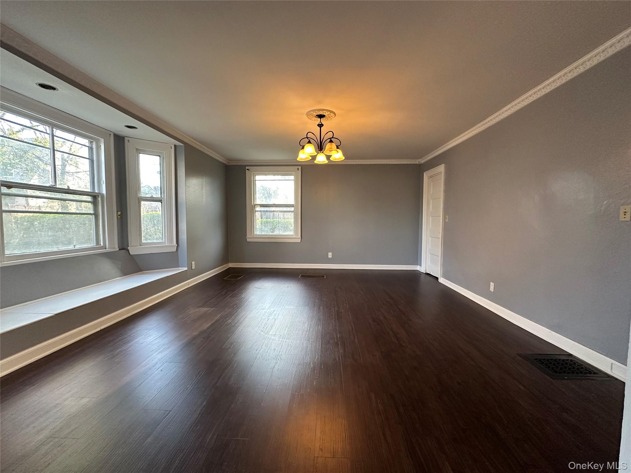 #4 photo, 8 The Serpentine, New Rochelle , NY 10801