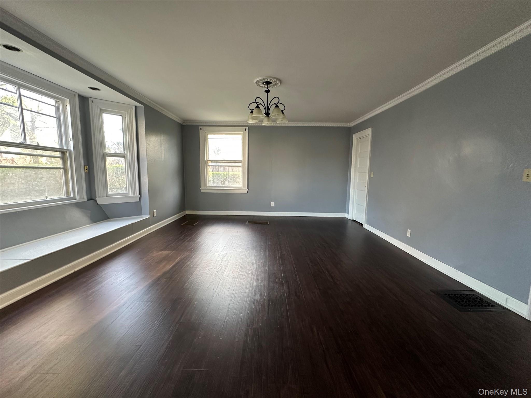 #5 photo, 8 The Serpentine, New Rochelle , NY 10801