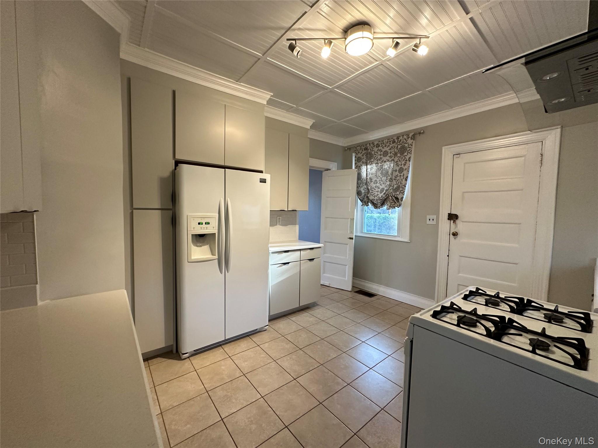 #6 photo, 8 The Serpentine, New Rochelle , NY 10801