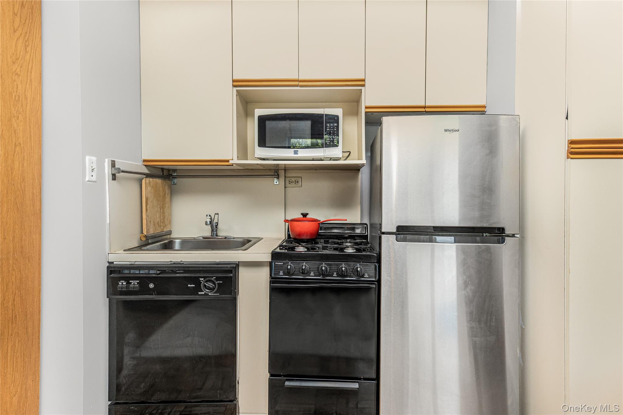 #5 photo, 3935 Blackstone Avenue, Bronx , NY 10471