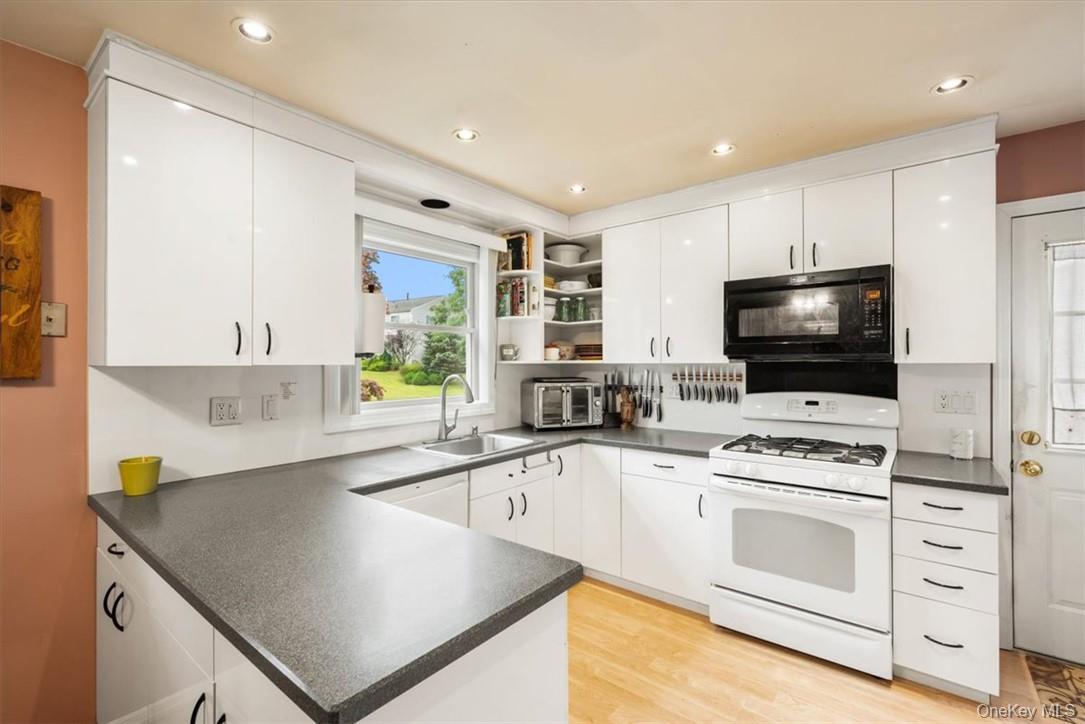 #10 photo, 20 Lancaster Drive, Suffern , NY 10901