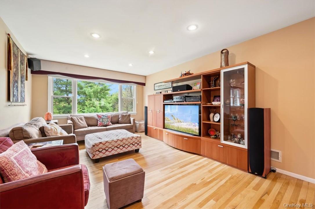 #7 photo, 20 Lancaster Drive, Suffern , NY 10901