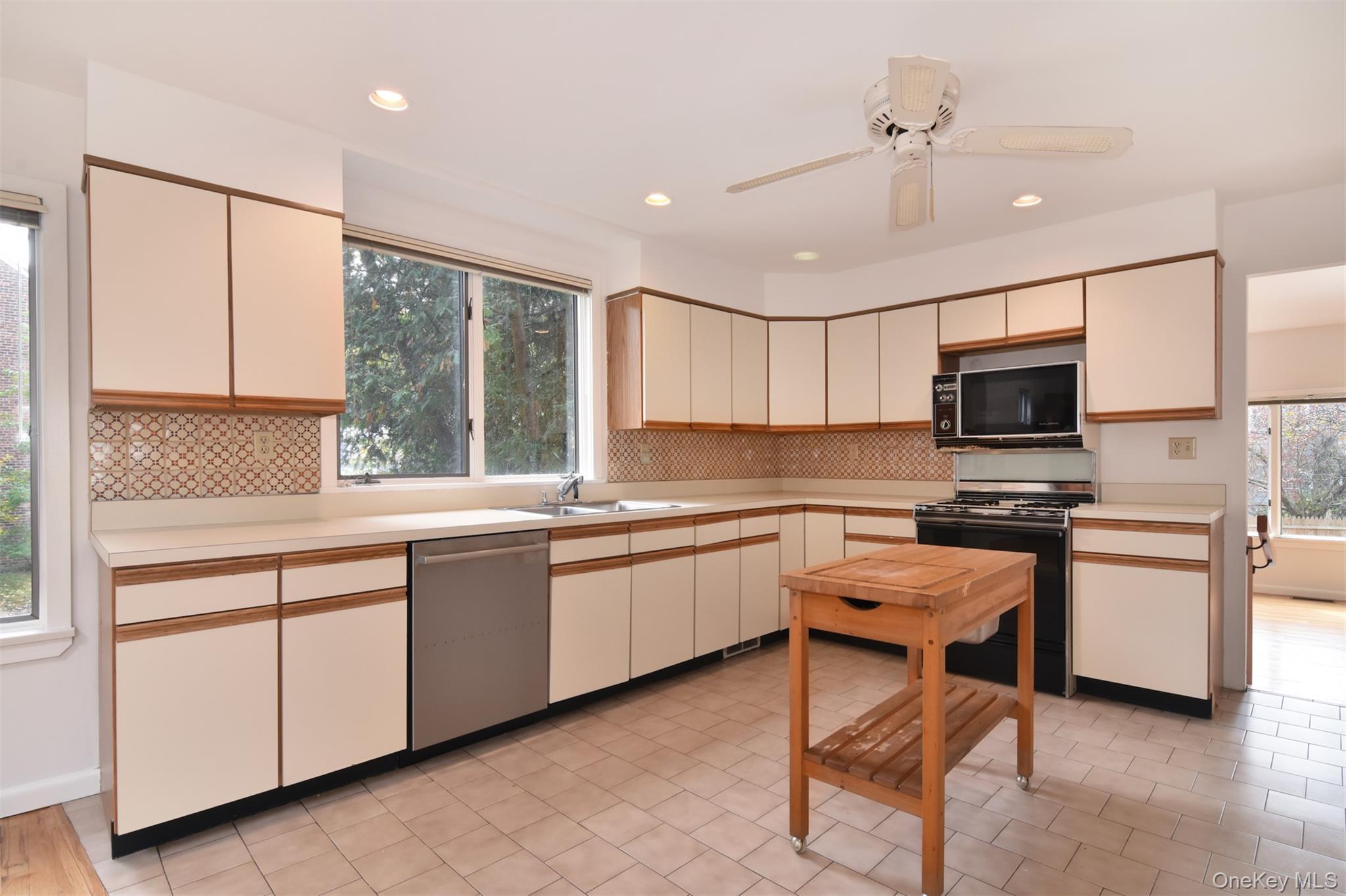 #12 photo, 42 Ravensdale Road, Hastings-on-Hudson , NY 10706