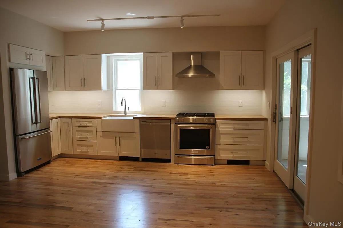 #3 photo, 437 Warburton Avenue, Hastings-on-Hudson , NY 10706