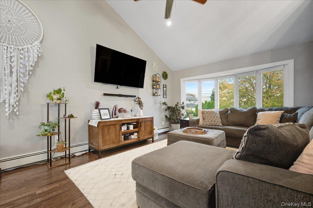 #5 photo, 1800 Carlisle Place, Merrick , NY 11566