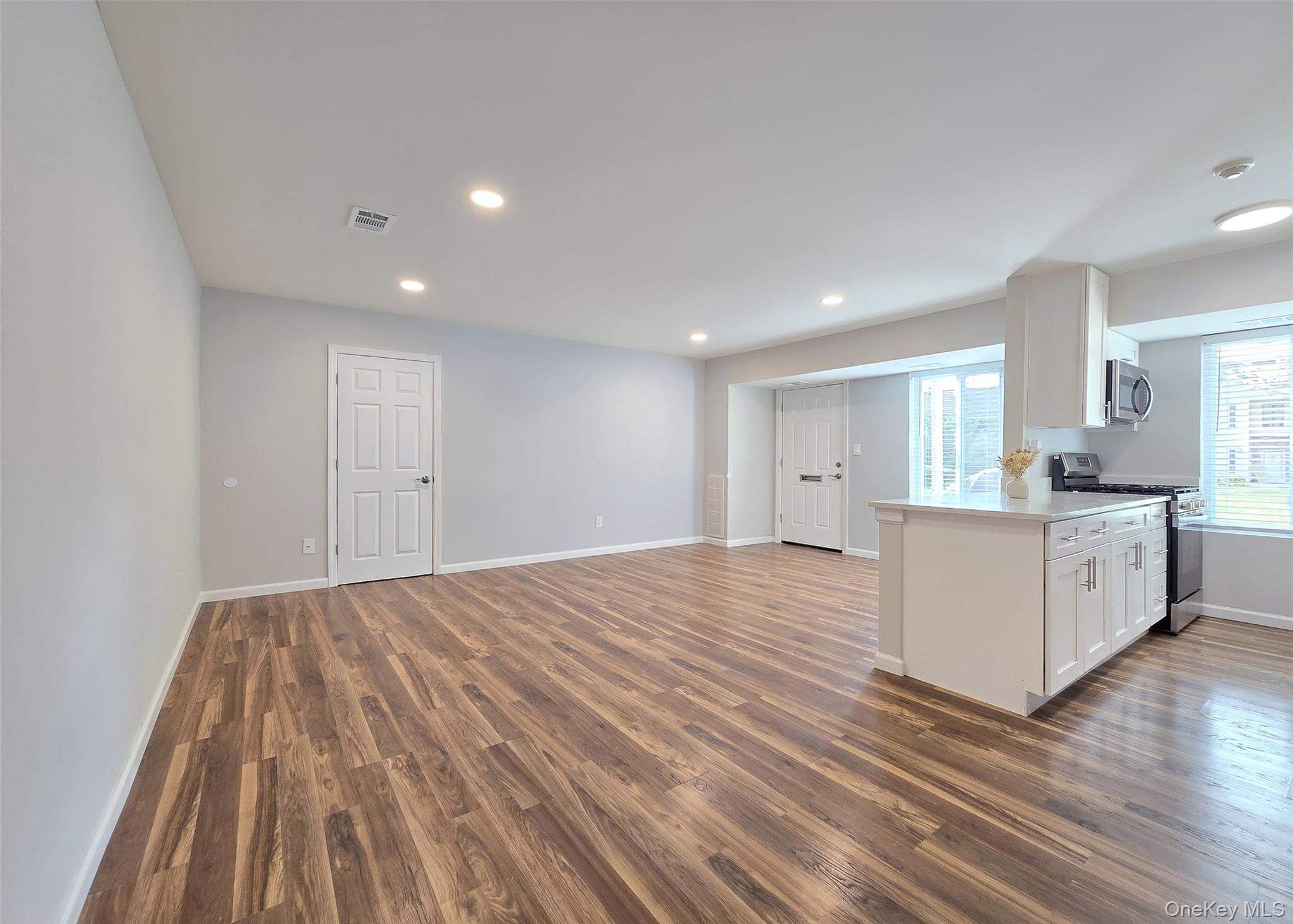 #4 photo, 27 Cheyenne Court, Coram , NY 11727