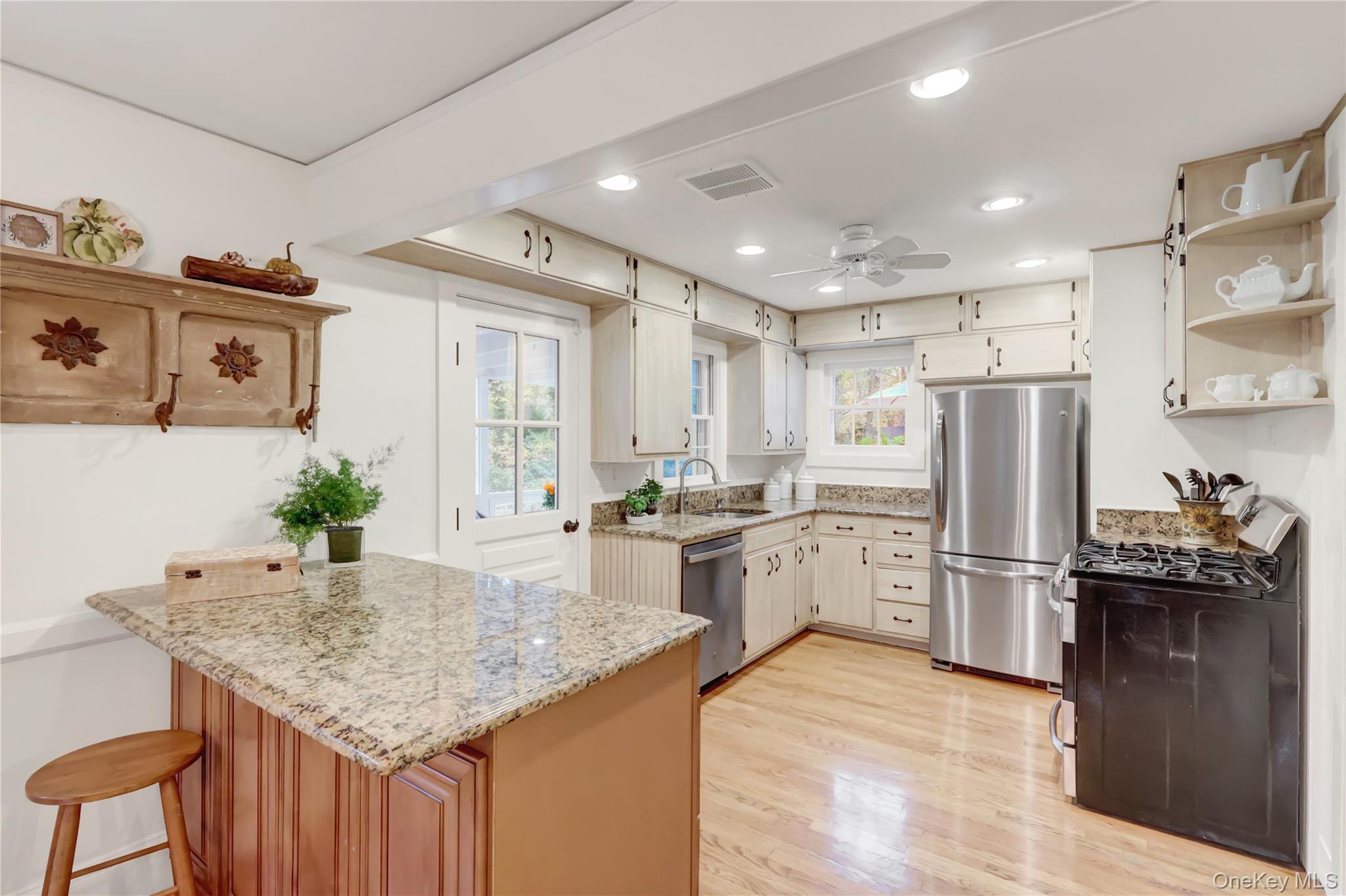 #17 photo, 14 Highwood Road, Setauket , NY 11733