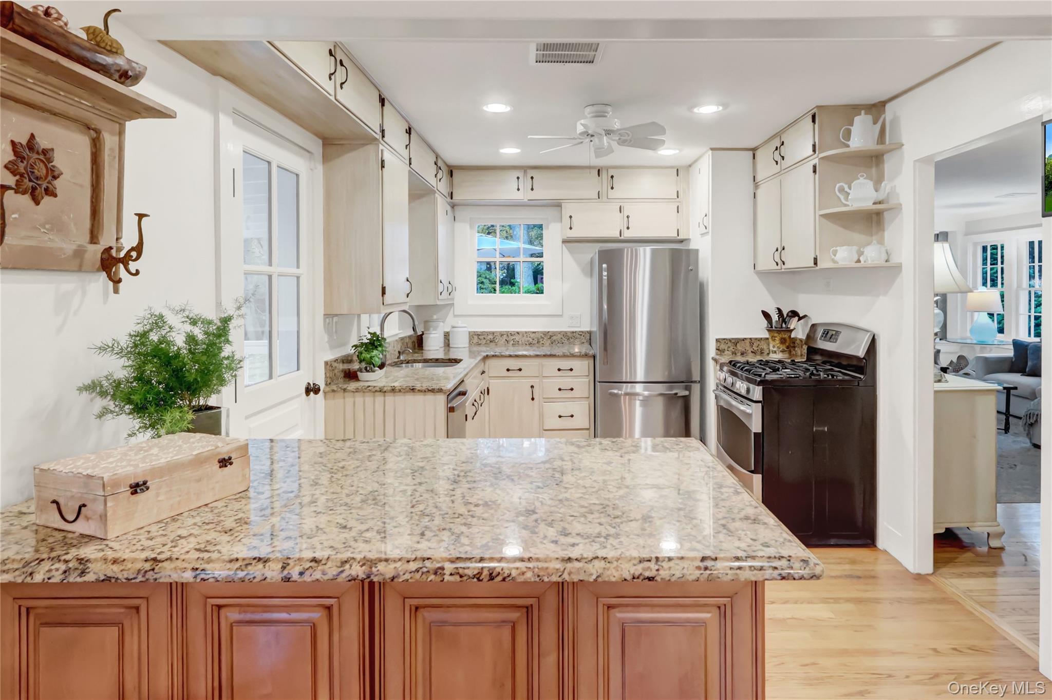 #18 photo, 14 Highwood Road, Setauket , NY 11733