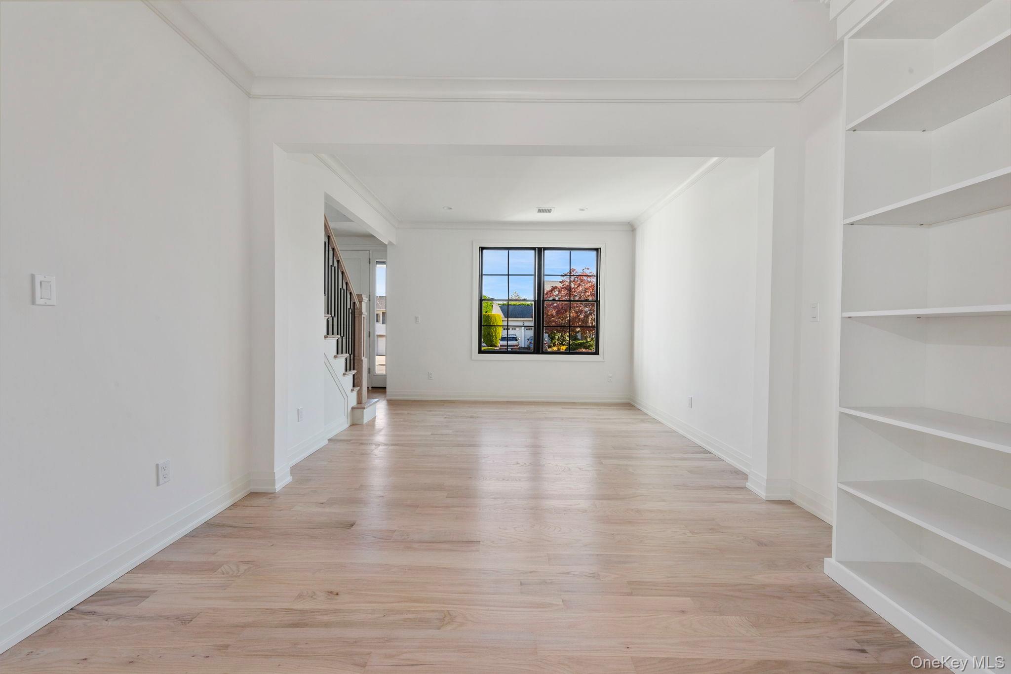 #5 photo, 16 Otsego Place, Jericho , NY 11753