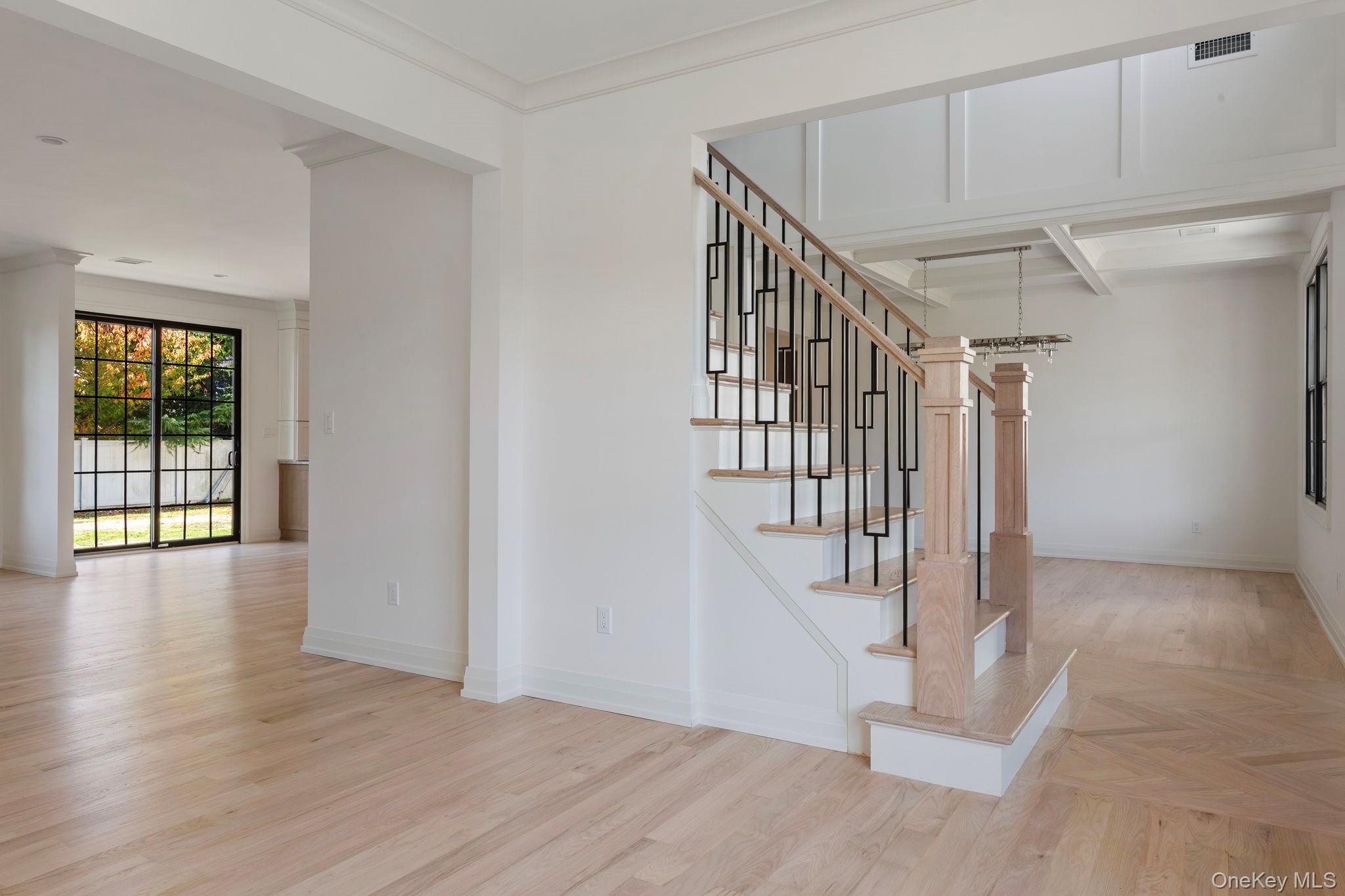 #7 photo, 16 Otsego Place, Jericho , NY 11753