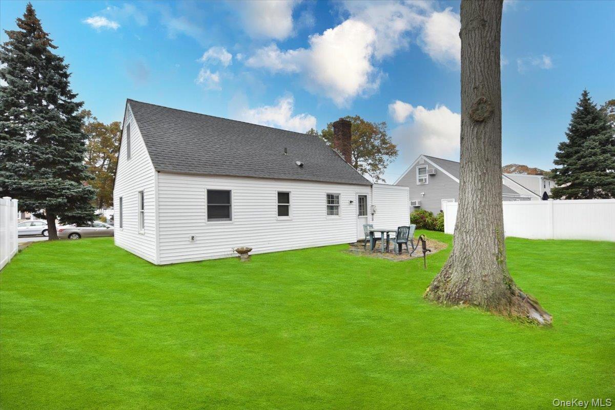 #19 photo, 86 Cleveland Avenue, Massapequa , NY 11758