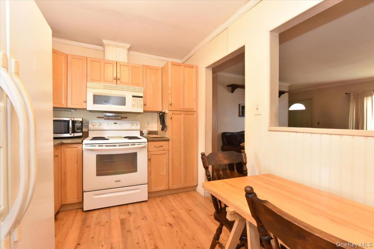 #8 photo, 86 Cleveland Avenue, Massapequa , NY 11758