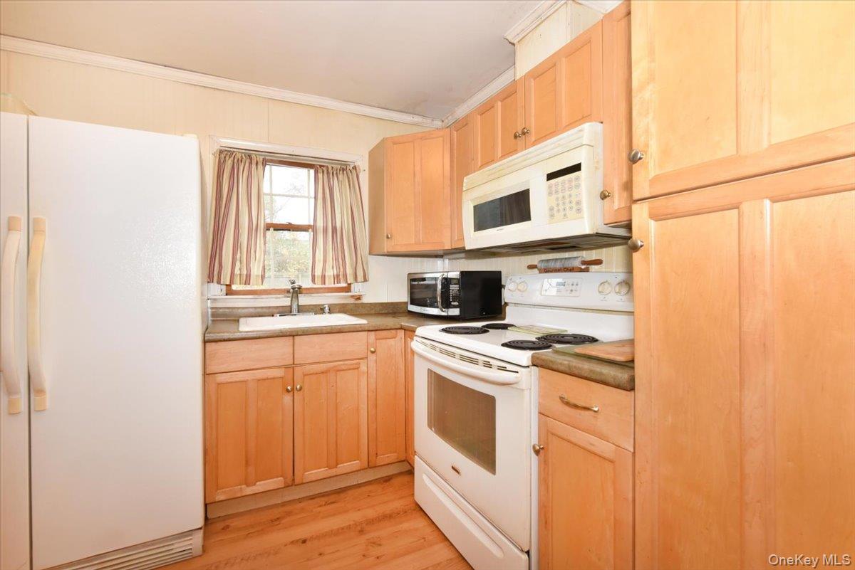 #9 photo, 86 Cleveland Avenue, Massapequa , NY 11758