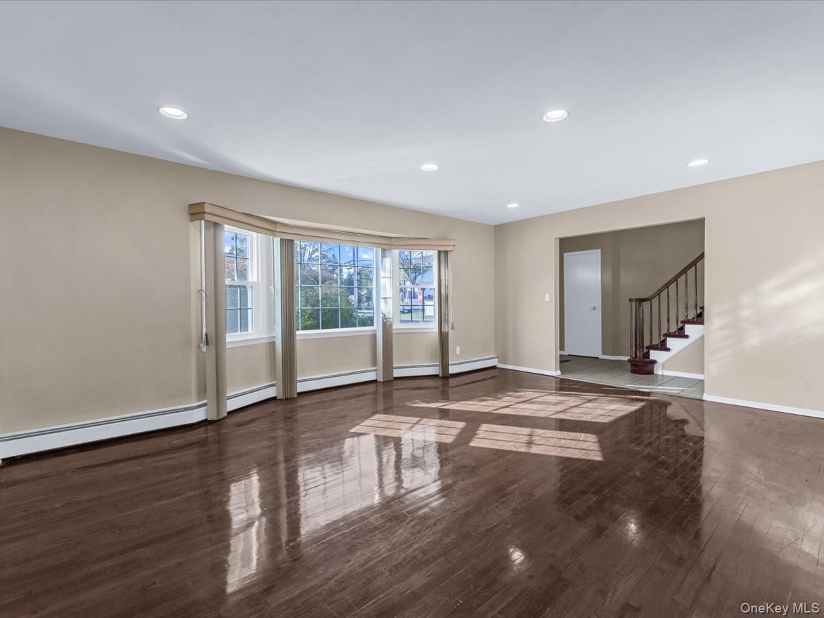 #5 photo, 23 Paul Court, North Babylon , NY 11703