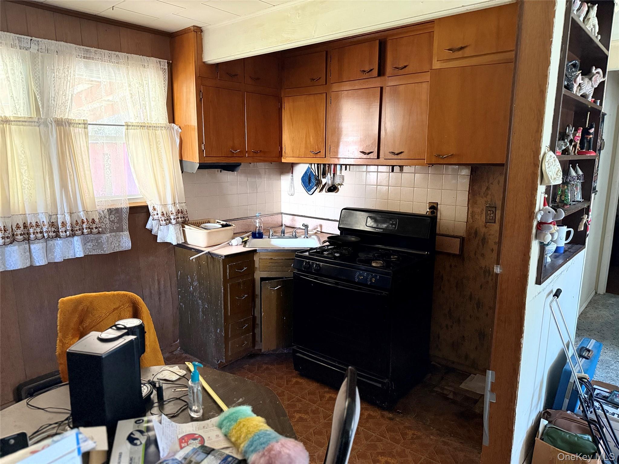 #7 photo, 1663 N Thompson Drive, Bay Shore , NY 11706