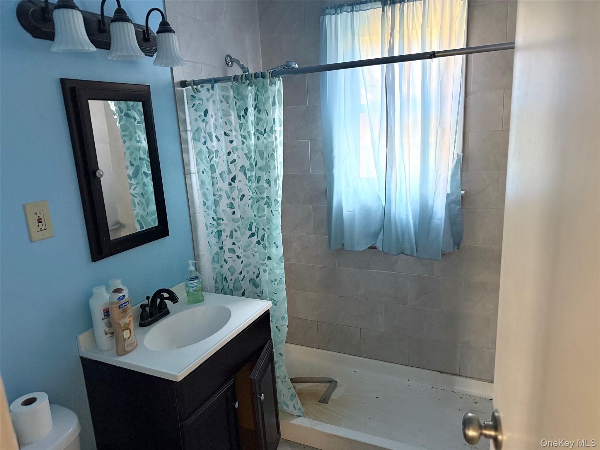 #8 photo, 1663 N Thompson Drive, Bay Shore , NY 11706