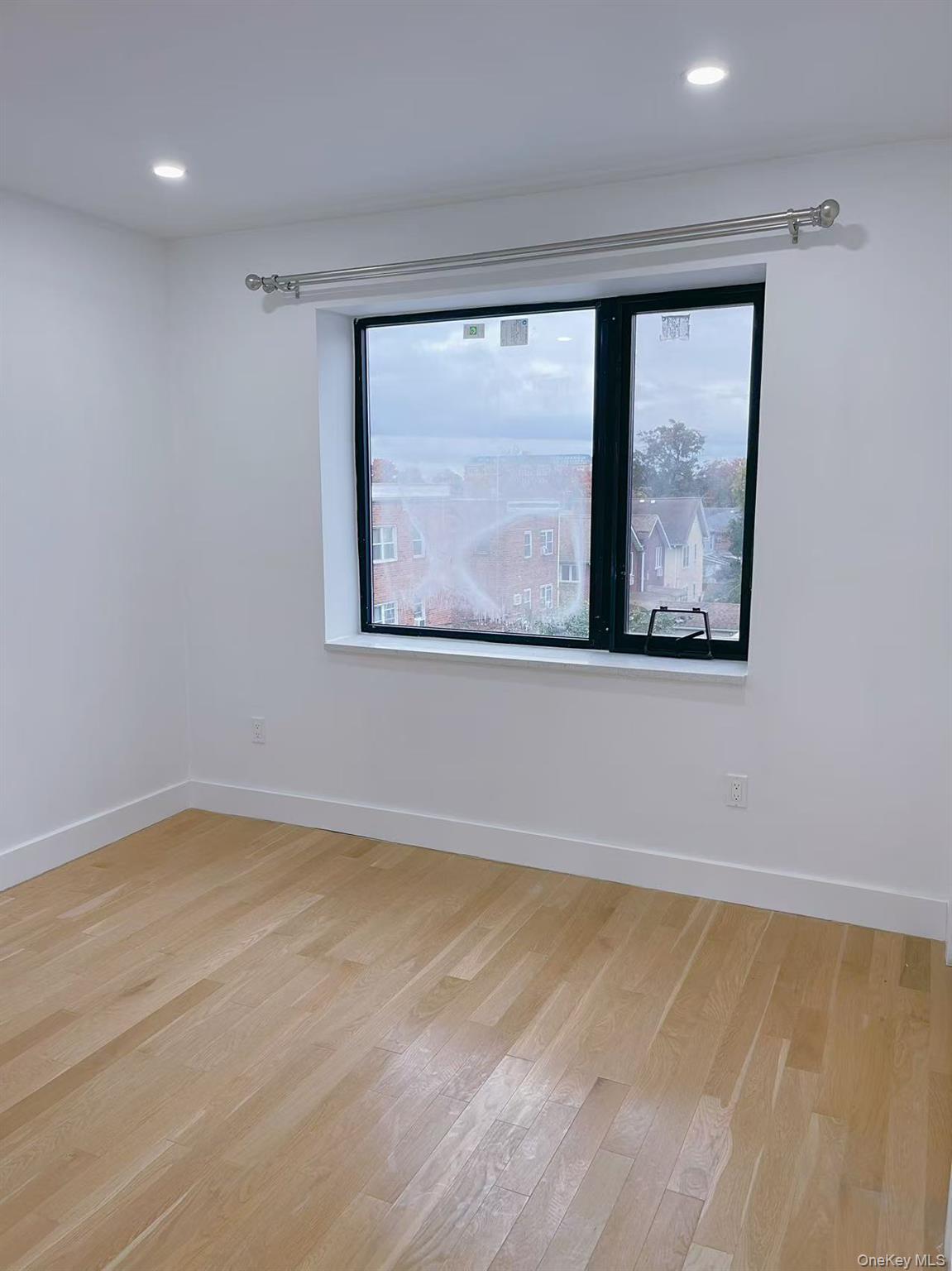 #7 photo, 16502 Sanford Avenue, Flushing , NY 11358