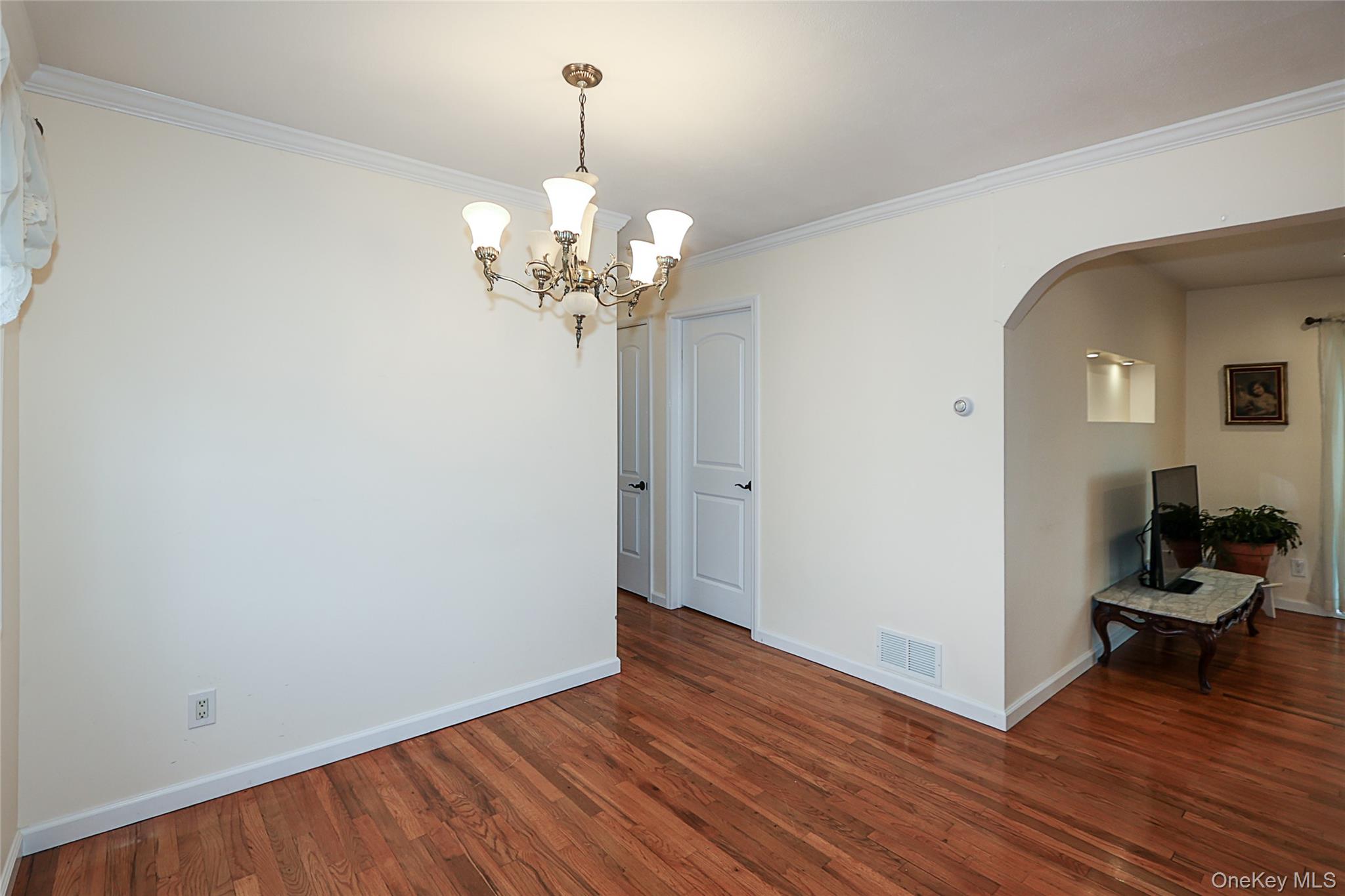 #10 photo, 6 Gerhard Road, Plainview , NY 11803