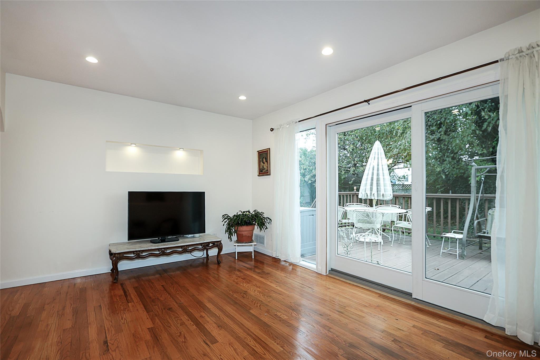 #13 photo, 6 Gerhard Road, Plainview , NY 11803