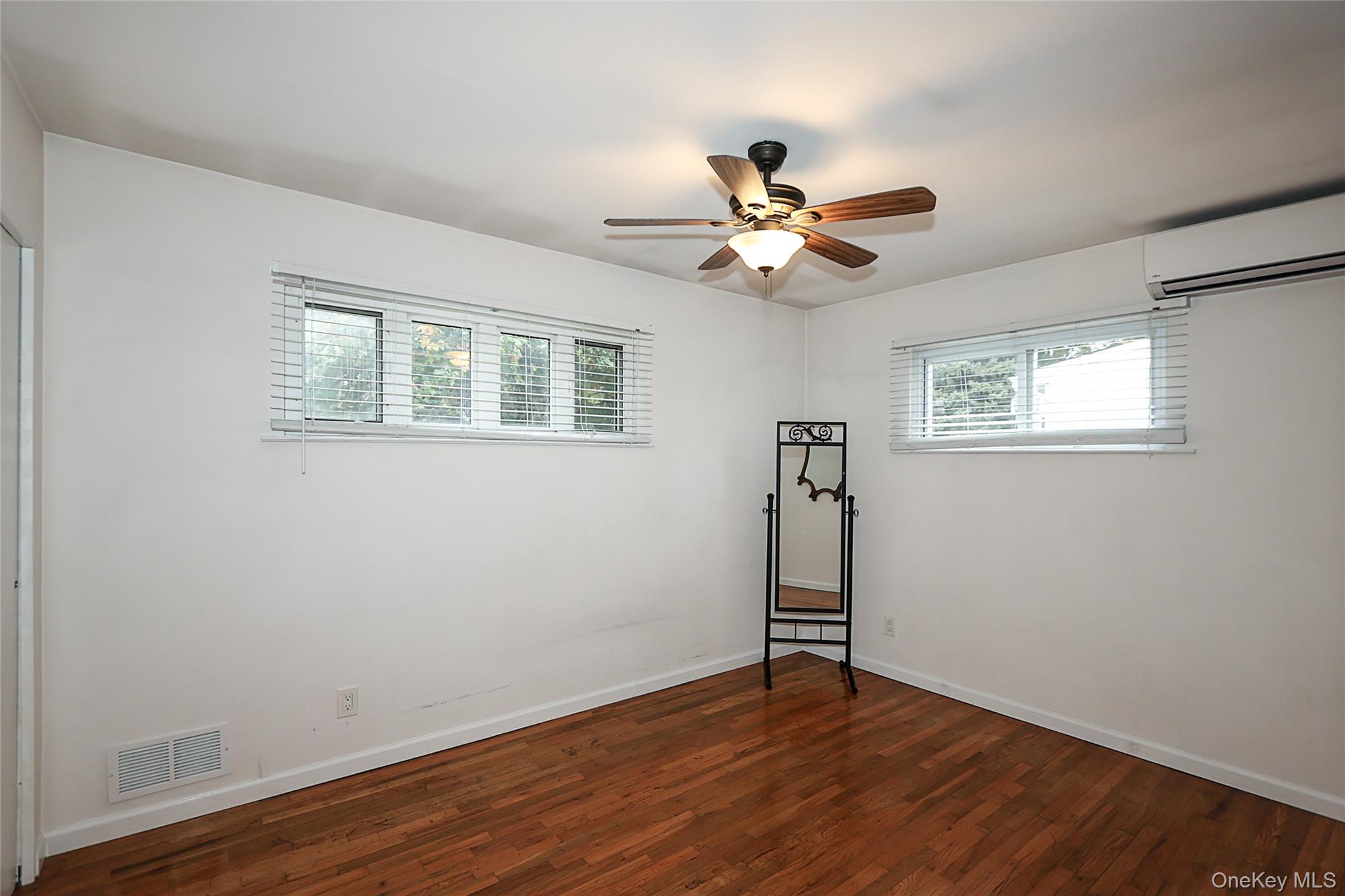 #15 photo, 6 Gerhard Road, Plainview , NY 11803