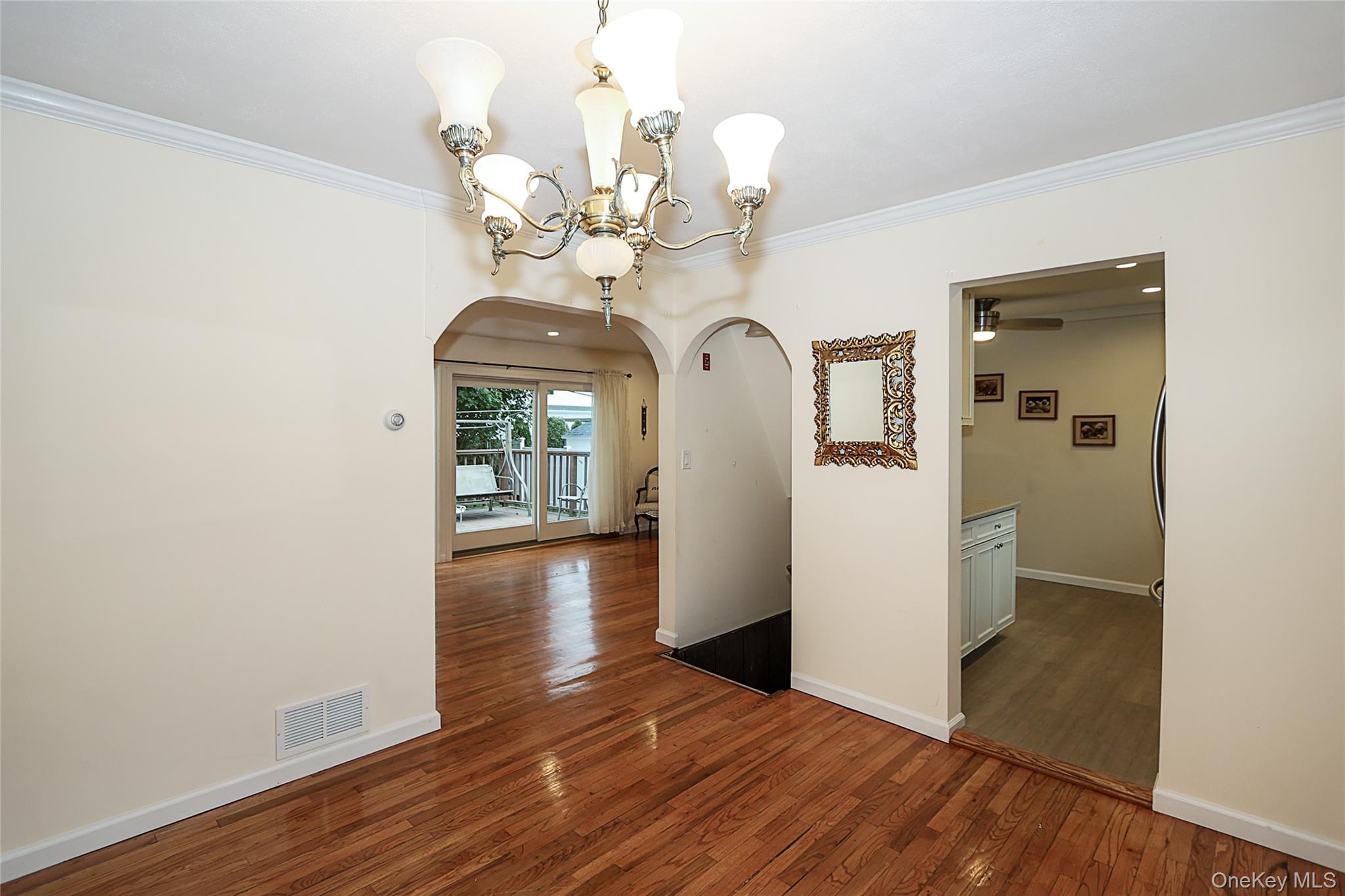 #9 photo, 6 Gerhard Road, Plainview , NY 11803