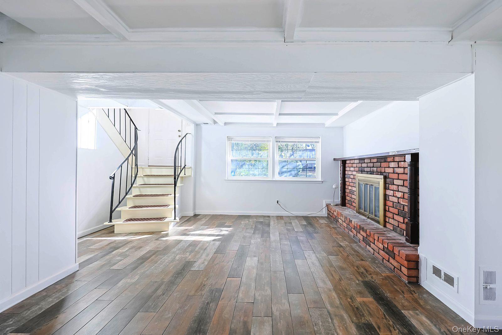 #16 photo, 15 Mayflower Lane, East Setauket , NY 11733