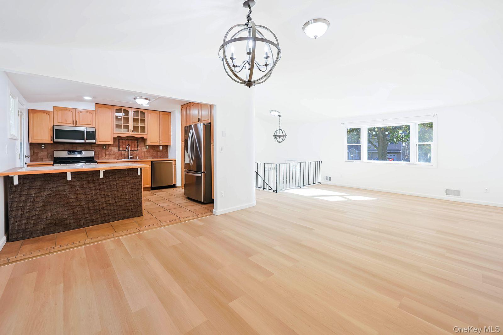 #5 photo, 15 Mayflower Lane, East Setauket , NY 11733