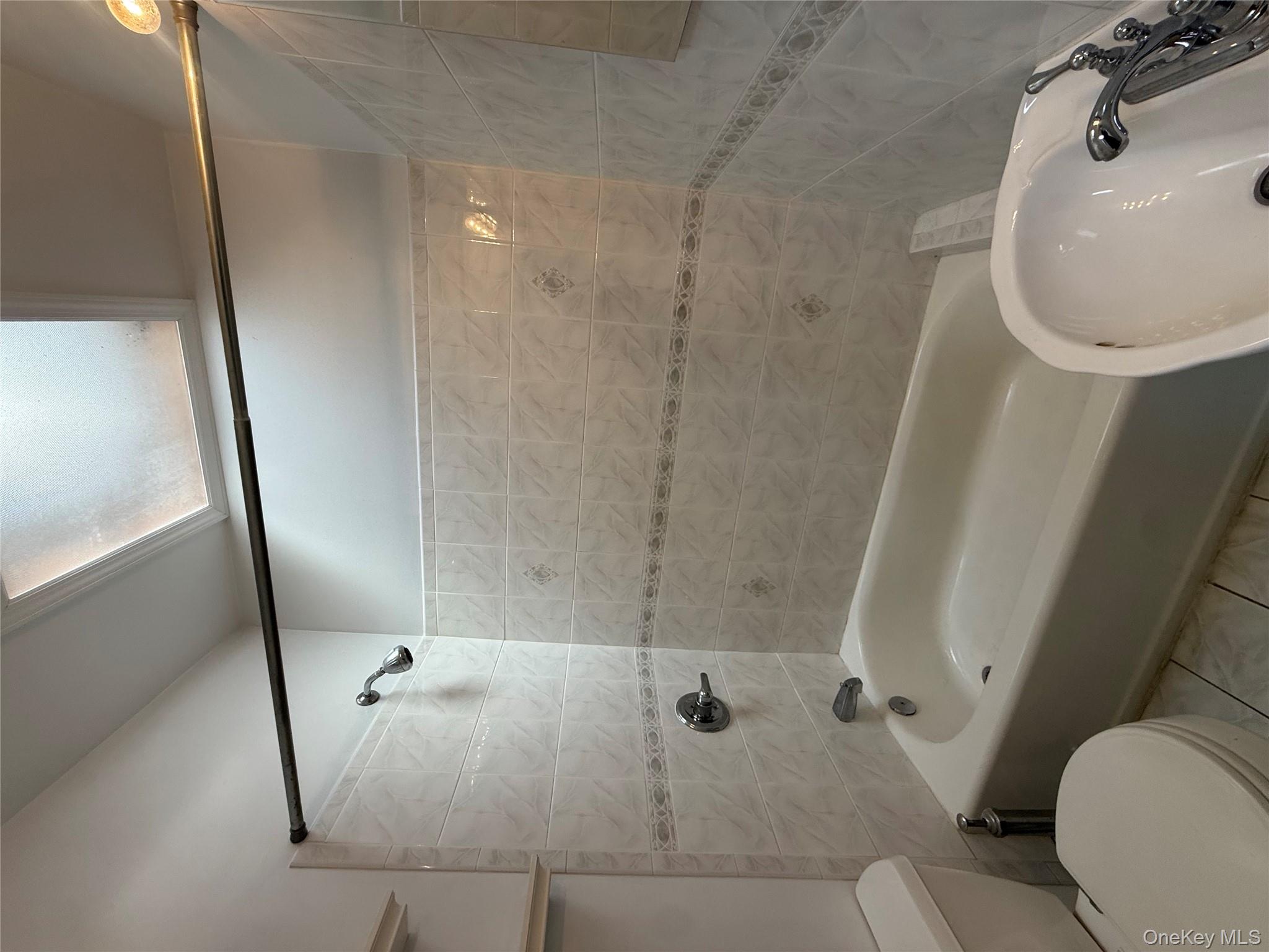 #15 photo, 868 Morris Park Avenue, Bronx , NY 10462