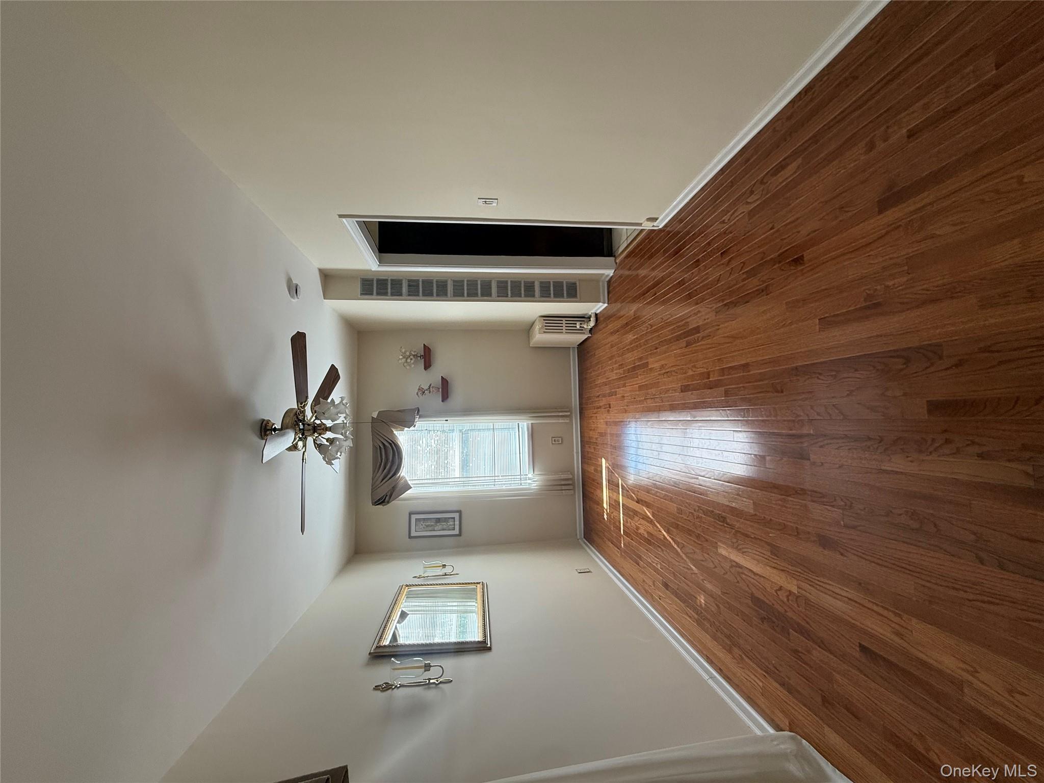 #4 photo, 868 Morris Park Avenue, Bronx , NY 10462