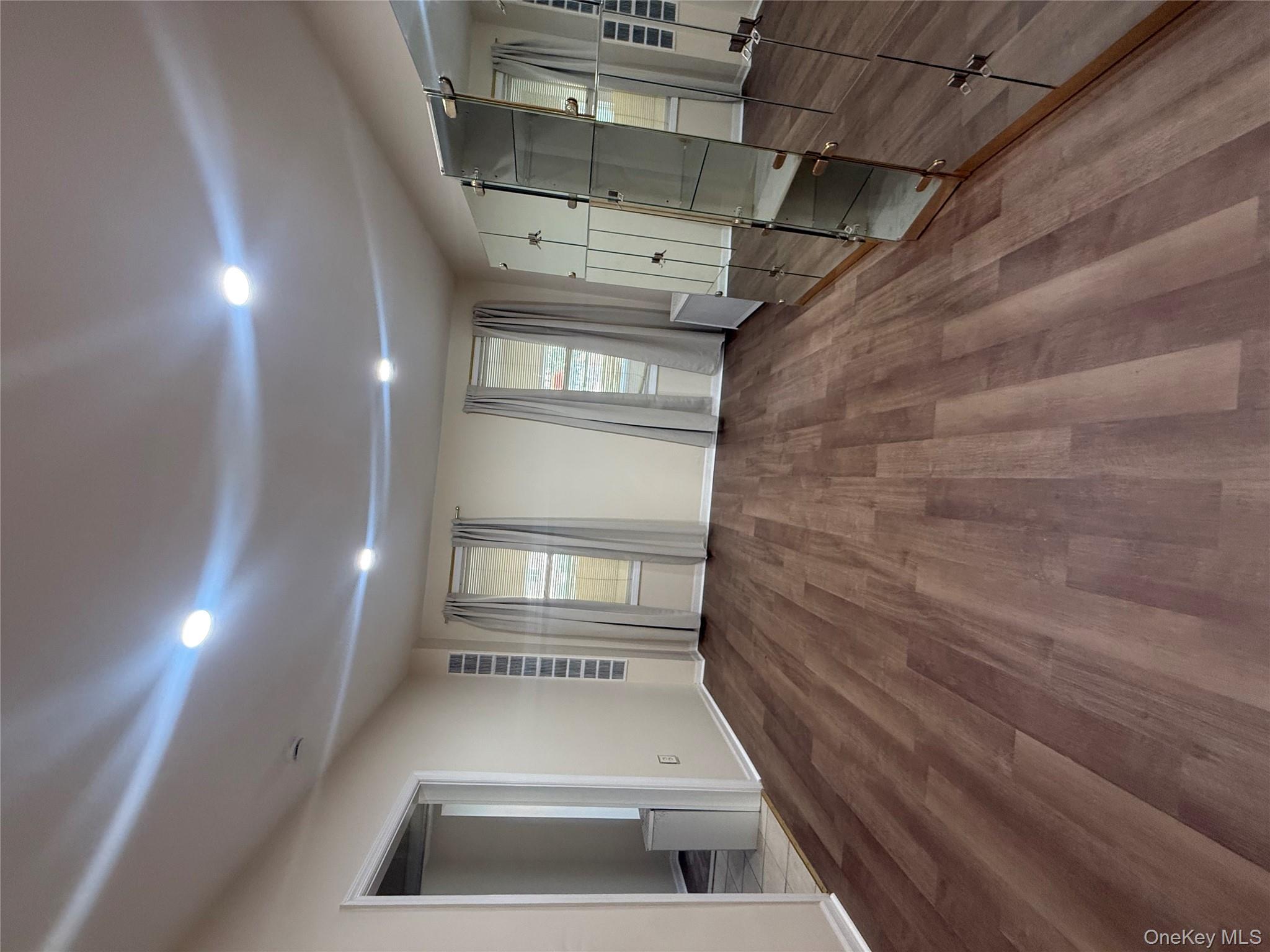 #5 photo, 868 Morris Park Avenue, Bronx , NY 10462