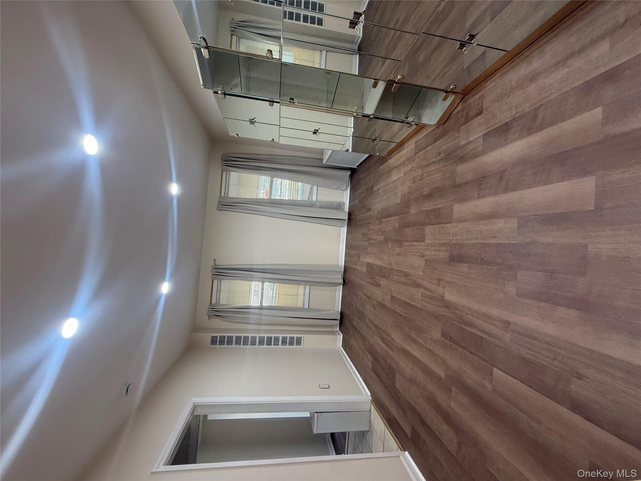 #6 photo, 868 Morris Park Avenue, Bronx , NY 10462