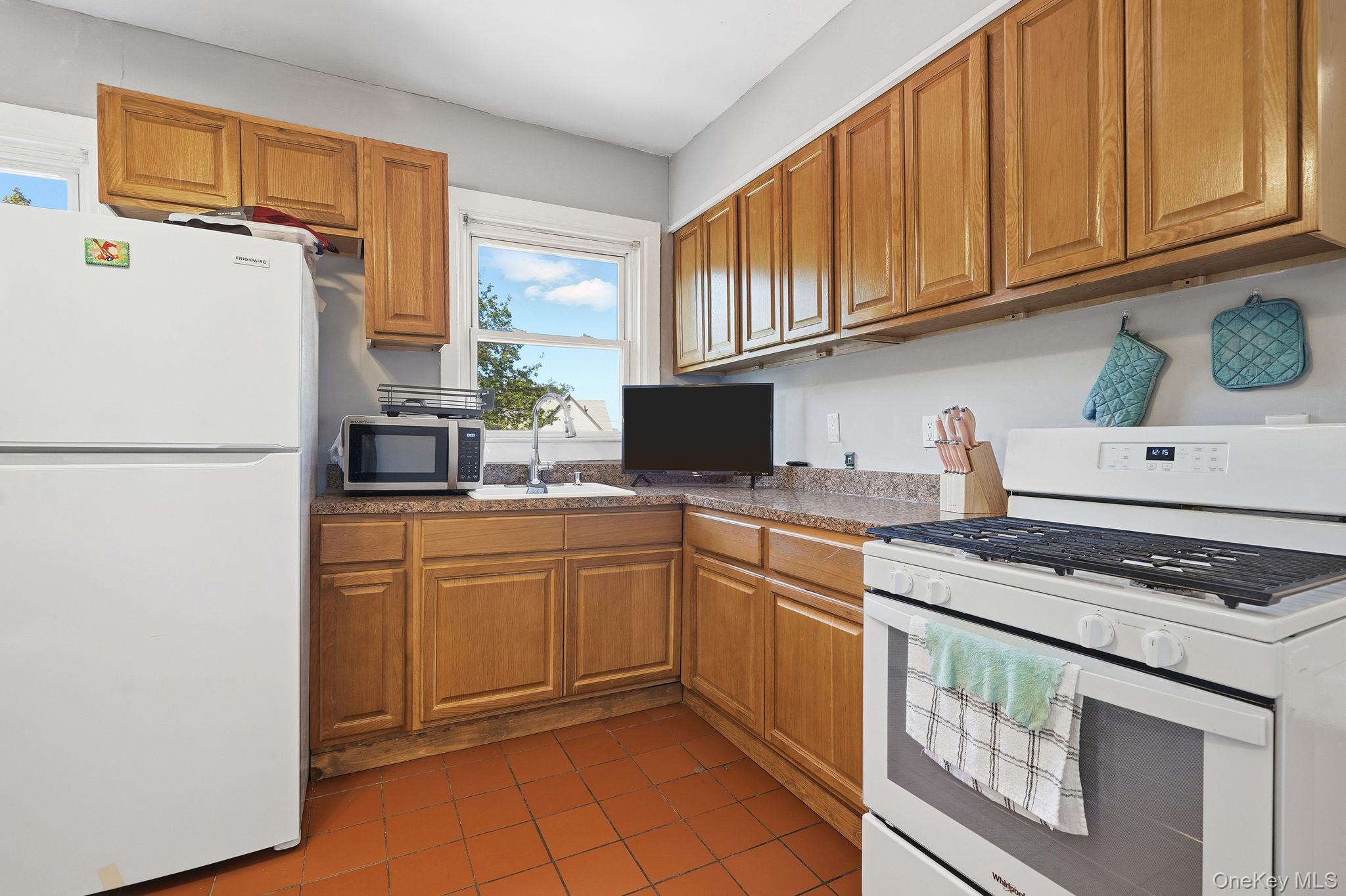 #13 photo, 124 W Lincoln Avenue, Mount Vernon , NY 10550