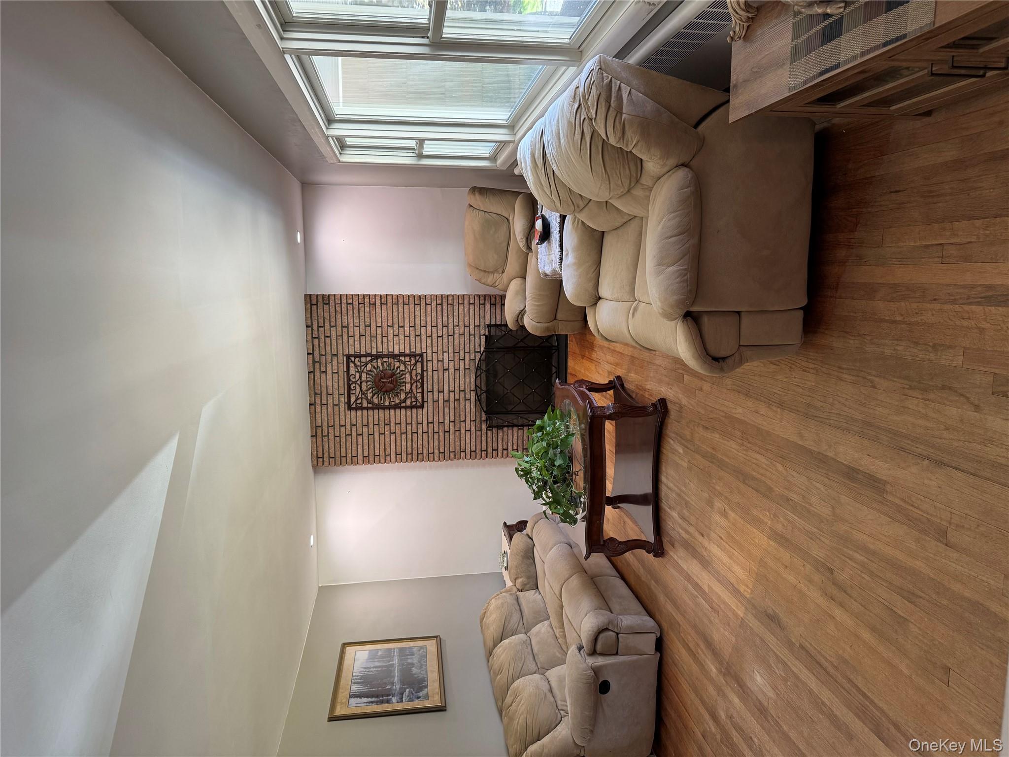 #3 photo, 1 Glades Way, Halesite , NY 11743