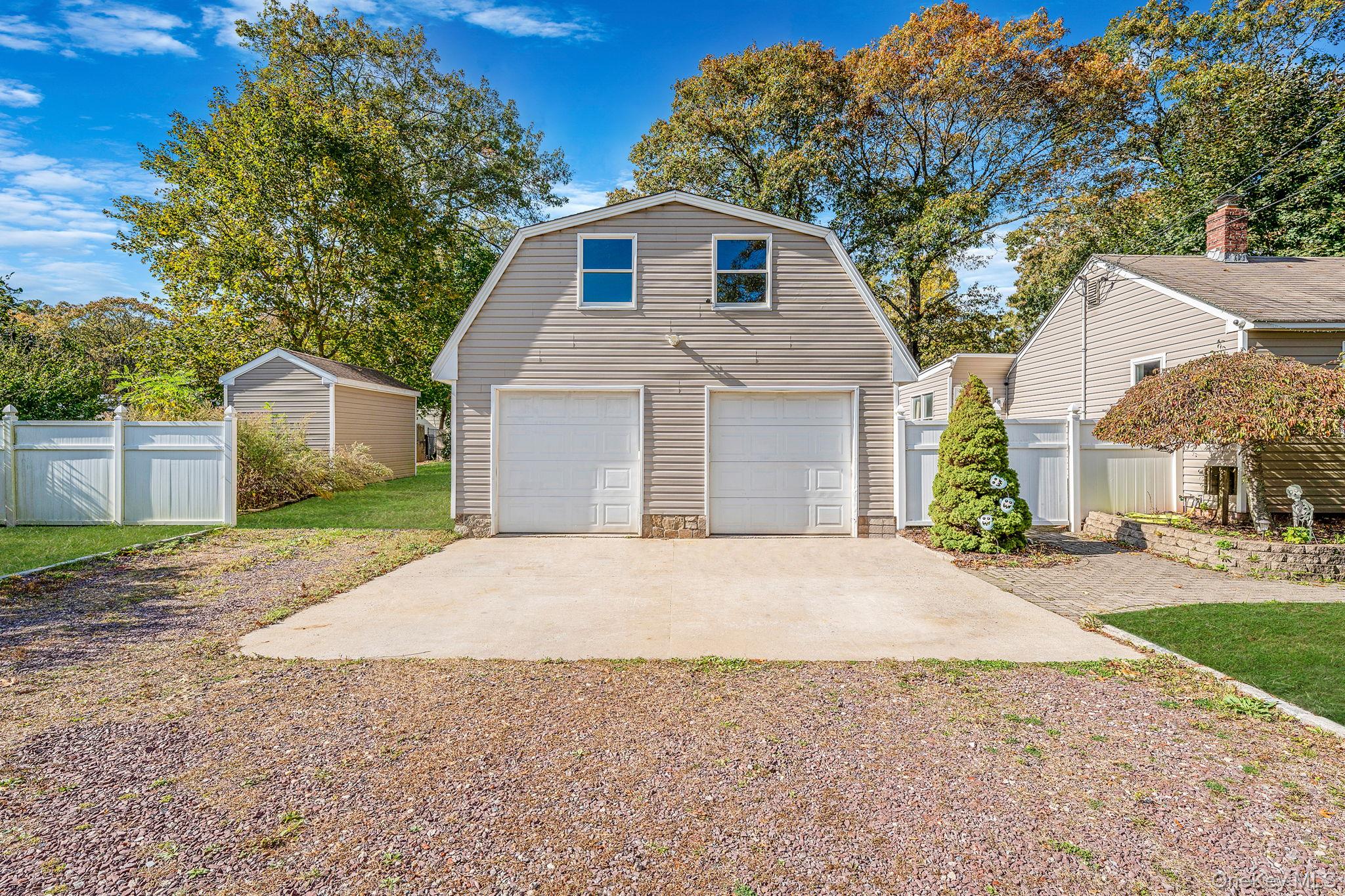 #19 photo, 128 Lakeside Trail, Ridge , NY 11961