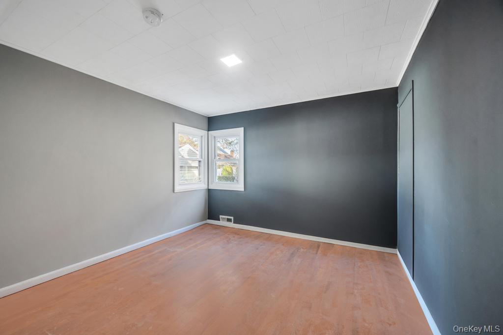 #12 photo, 627 10th Avenue, New Hyde Park , NY 11040