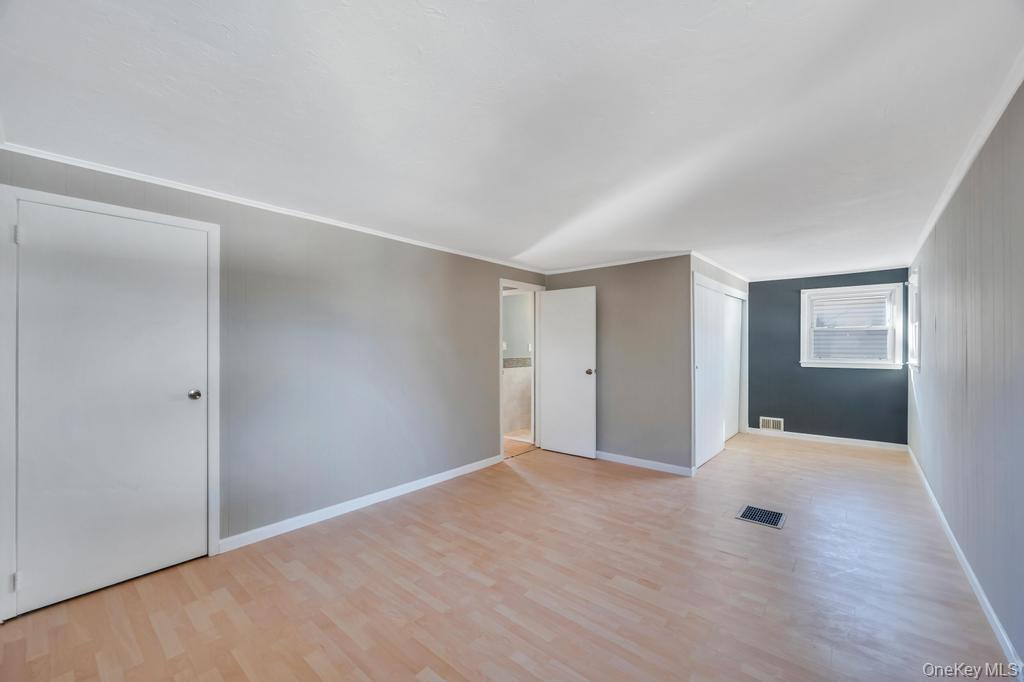 #9 photo, 627 10th Avenue, New Hyde Park , NY 11040