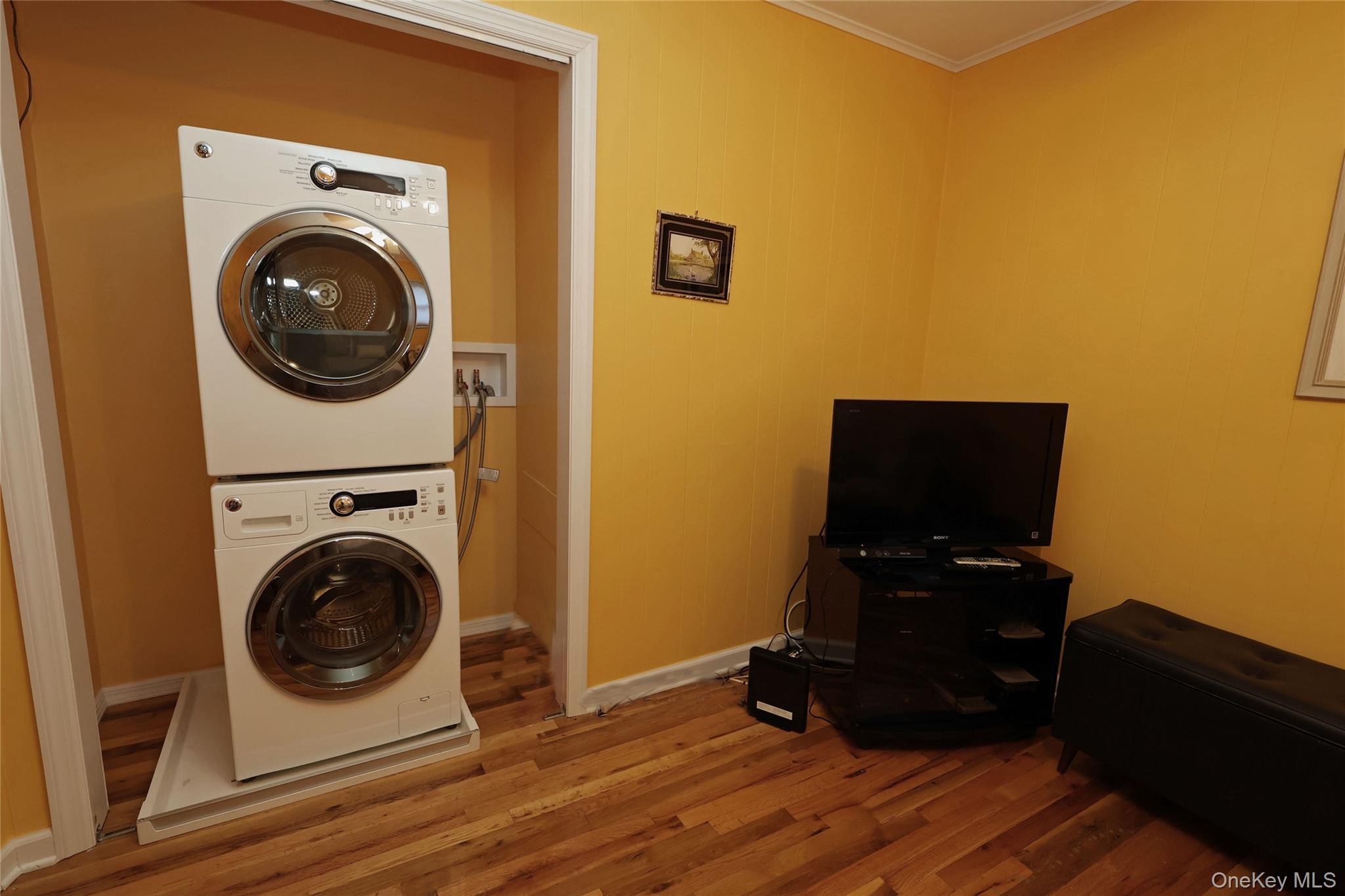 #12 photo, 726 Meisser Street, Franklin Square , NY 11010