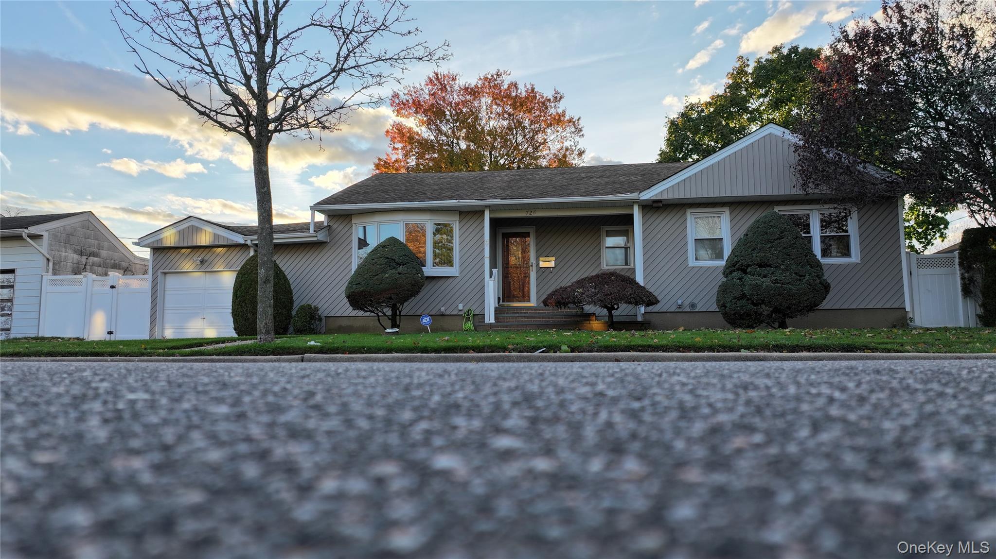 #19 photo, 726 Meisser Street, Franklin Square , NY 11010