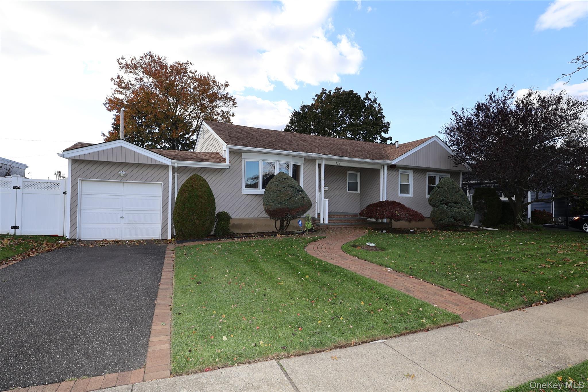 #2 photo, 726 Meisser Street, Franklin Square , NY 11010