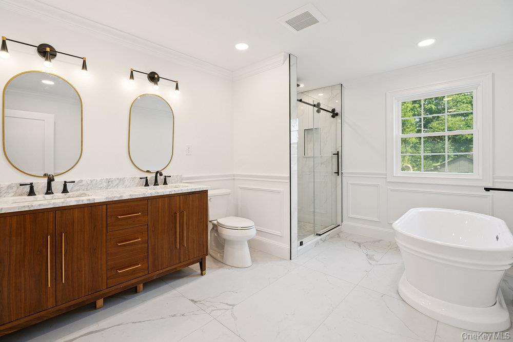 #13 photo, 21 Venus Road, Syosset , NY 11791