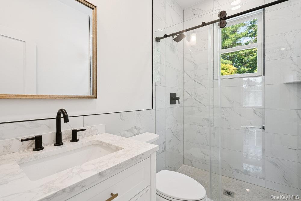 #16 photo, 21 Venus Road, Syosset , NY 11791