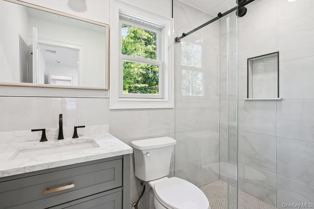 #17 photo, 21 Venus Road, Syosset , NY 11791