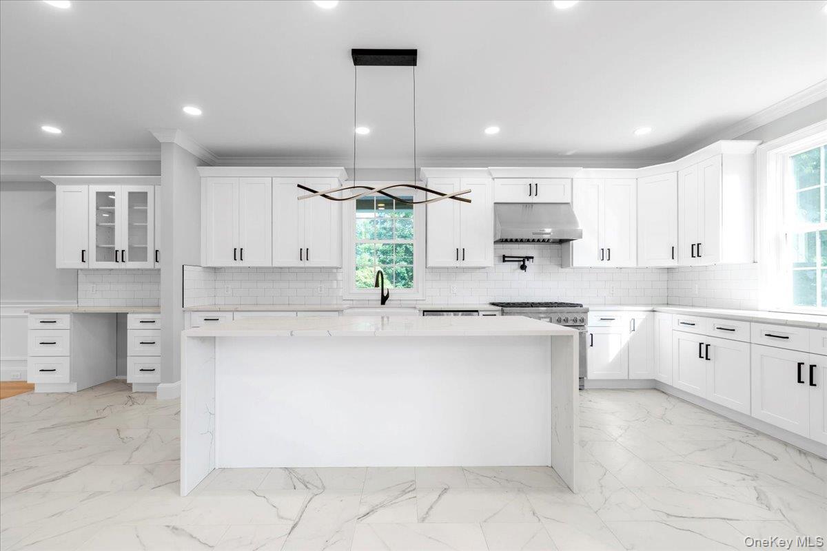 #8 photo, 21 Venus Road, Syosset , NY 11791