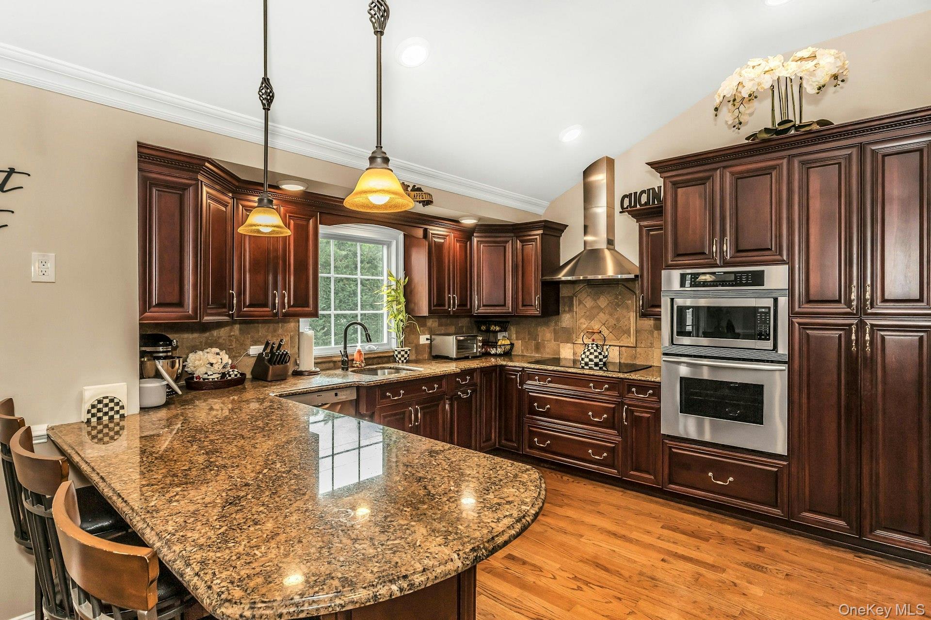 #10 photo, 944 Plum Tree Road, Westbury , NY 11590