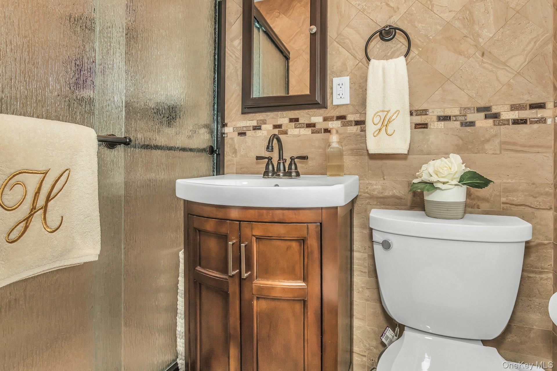 #16 photo, 944 Plum Tree Road, Westbury , NY 11590